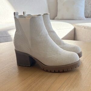 Altar’d State Women's Snakeskin Textured Cream Ankle Boots